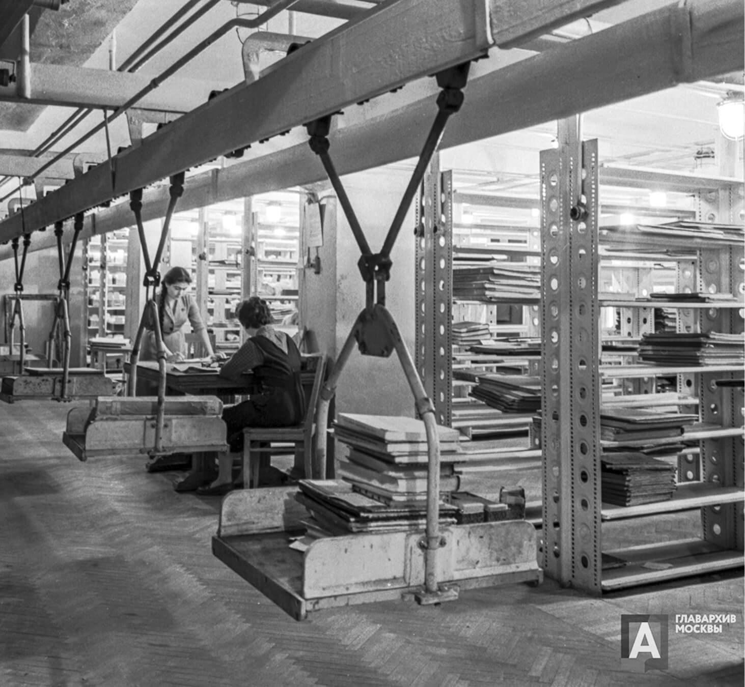 Конвейерная люлька. 1950. Фото: из архивов и фондов РГБ