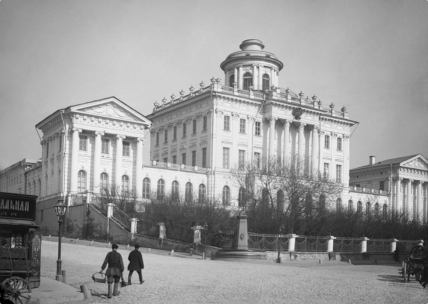 Румянцевский музей (дом Пашкова), фотография с угла Знаменки и Моховой, 1900-1902