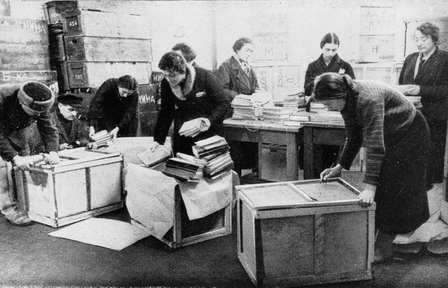 Эвакуация фондов Библиотеки. 1941