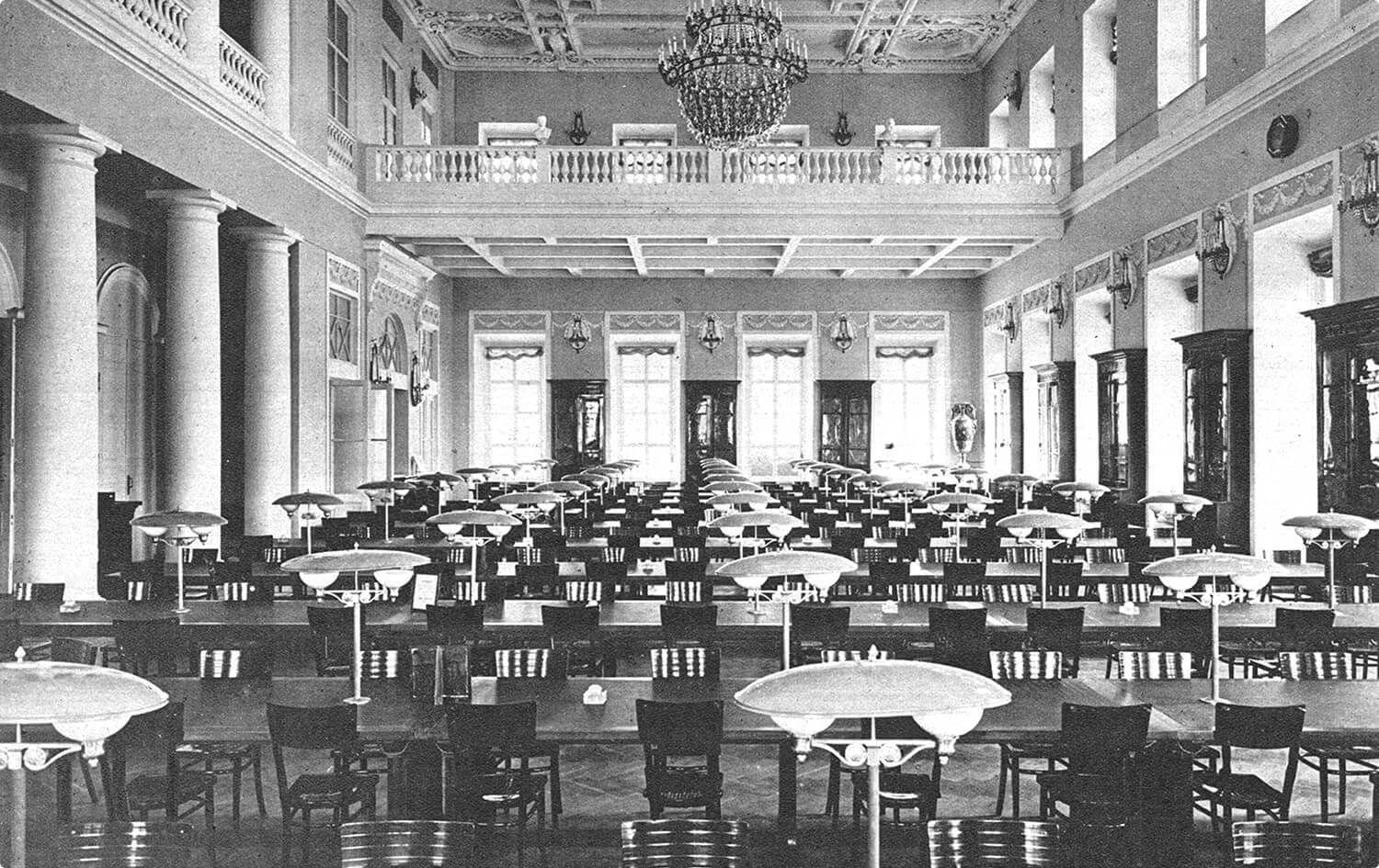 Читальный зал, открытый в 1915 году. Фотография из книги «История Государственной ордена Ленина библиотеки СССР имени В. И. Ленина за 100 лет. 1862-1962»
