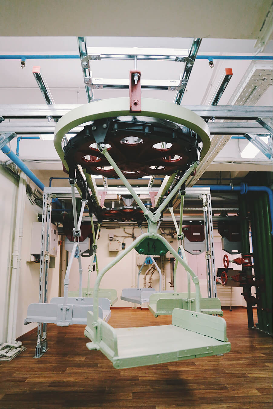 Конвейерная люлька. 1950. Фото: из архивов и фондов РГБ