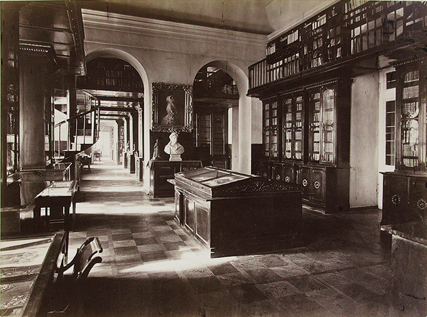Старые книгохранилища Библиотеки. Фотография из книги «История Государственной ордена Ленина библиотеки СССР имени В. И. Ленина за 100 лет. 1862-1962»